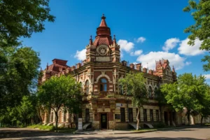 Дом Джошуа Файнберга в Иркутске, историческое здание в стиле эклектики с башнями и декоративными элементами