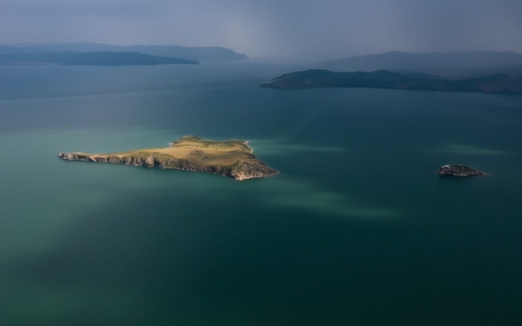 Малое море на Байкале — крупнейший пролив с песчаными бухтами